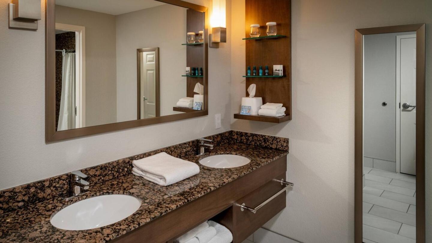 Delta Hotels By Marriott Huntington Mall Barboursville Kültér fotó